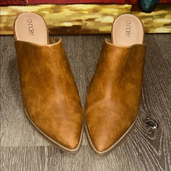 Abound Women's Brown Leather Mules - Picture 4 of 15